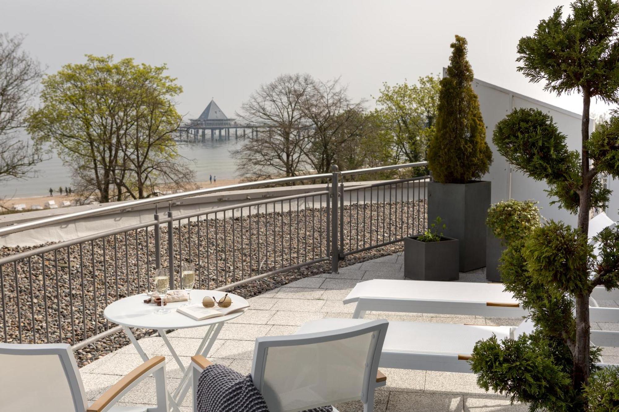 Hotel Kaiserhof Heringsdorf エクステリア 写真