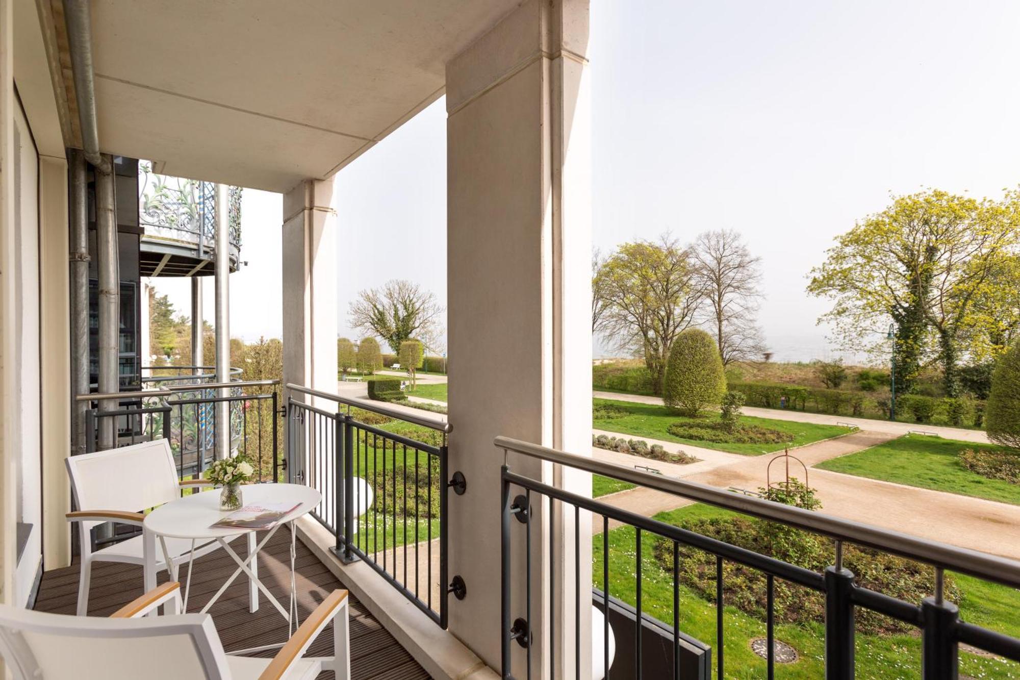 Hotel Kaiserhof Heringsdorf エクステリア 写真