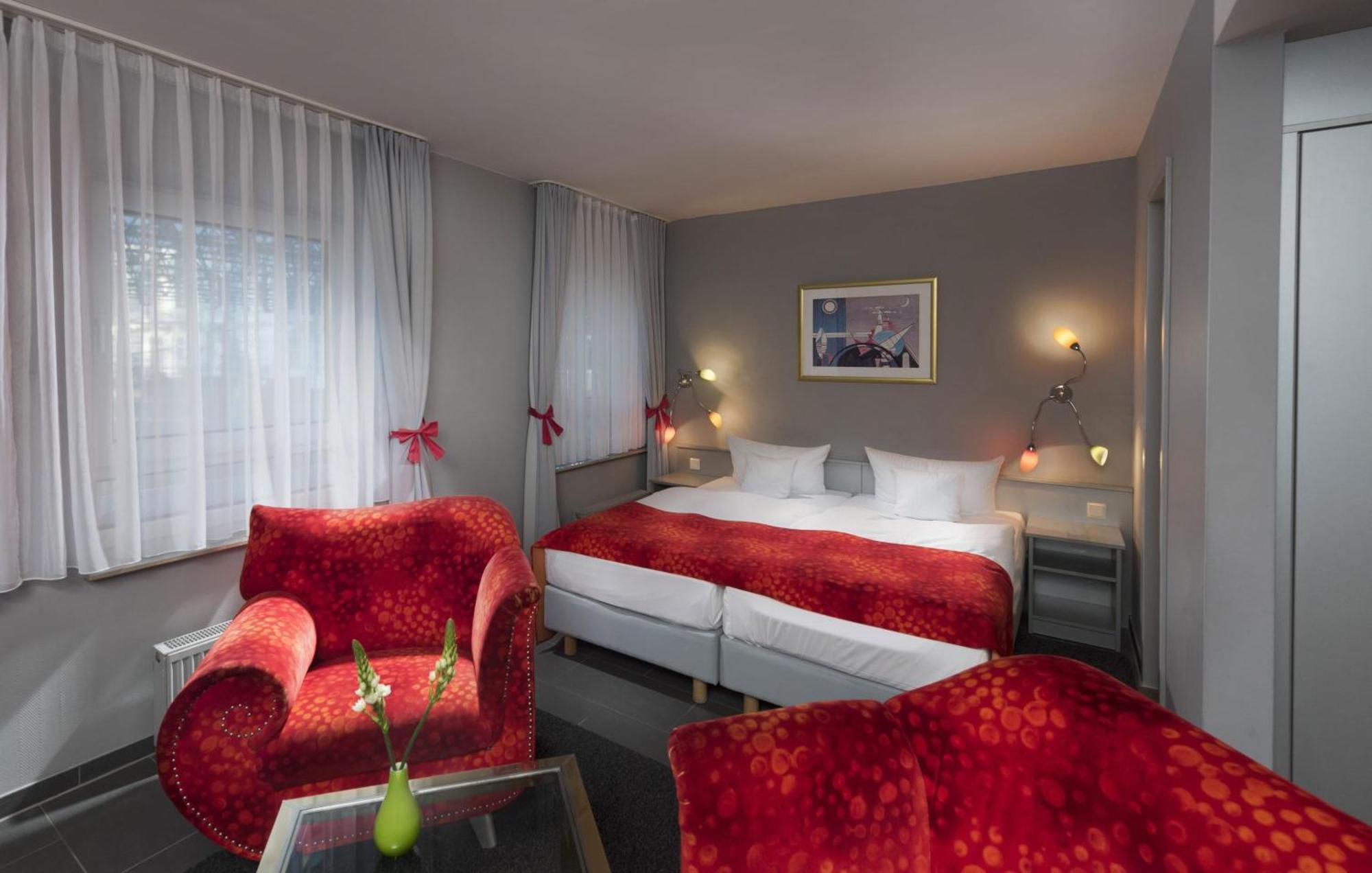 Hotel Kaiserhof Heringsdorf エクステリア 写真