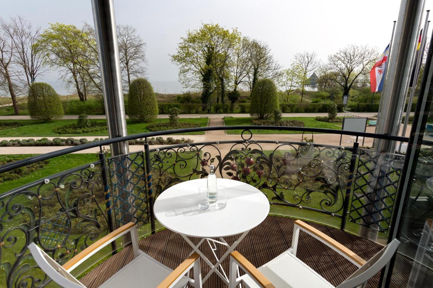 Hotel Kaiserhof Heringsdorf エクステリア 写真